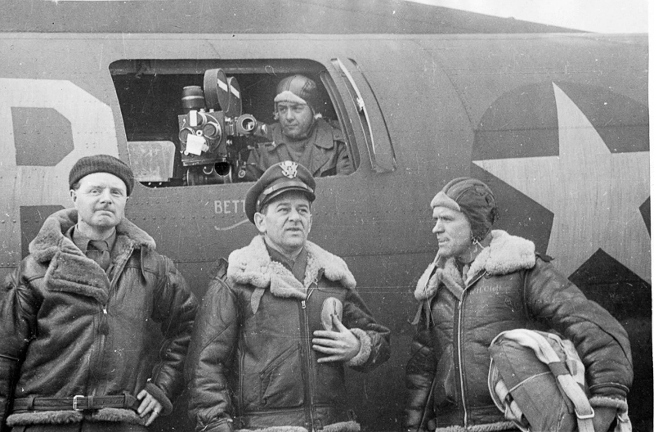 ROBERT MORGAN MEMPHIS BELLE B-17 WWII SIGNED CAP MOVIE COL 